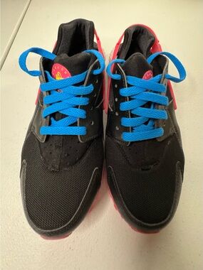 Nike Kids Black Sneakers with Bright Blue Laces and Pink Heel Detail